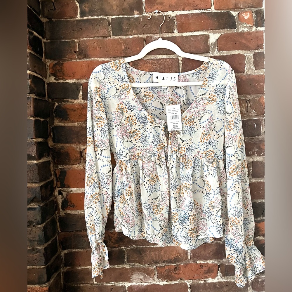 Cropped Ivory floral blouse